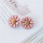 Kolczyki różowe stokrotka boho sztyfty