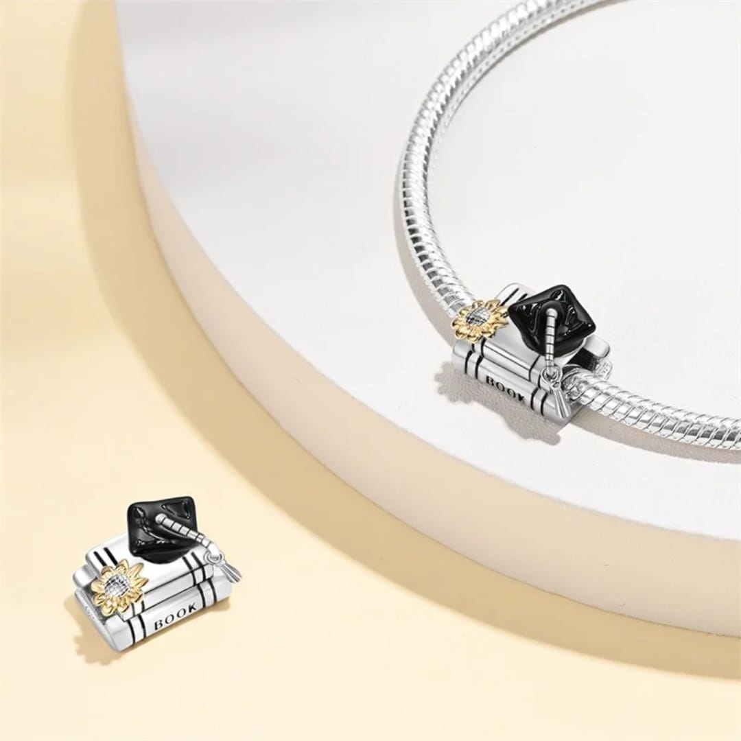 Charms do bransoletki Srebro 925 Książki i Czapka Absolwenta Charms do bransoletki Srebro 925 Książki i Czapka Absolwenta