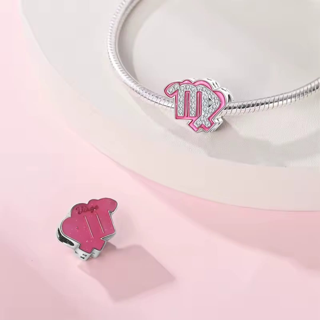 Charms Różowy Znak Zodiaku Panna do Pandory Srebro 925 Symbol Panny na bransoletce oraz luźny koralik od tyłu z napisem Virgo na różowym tle