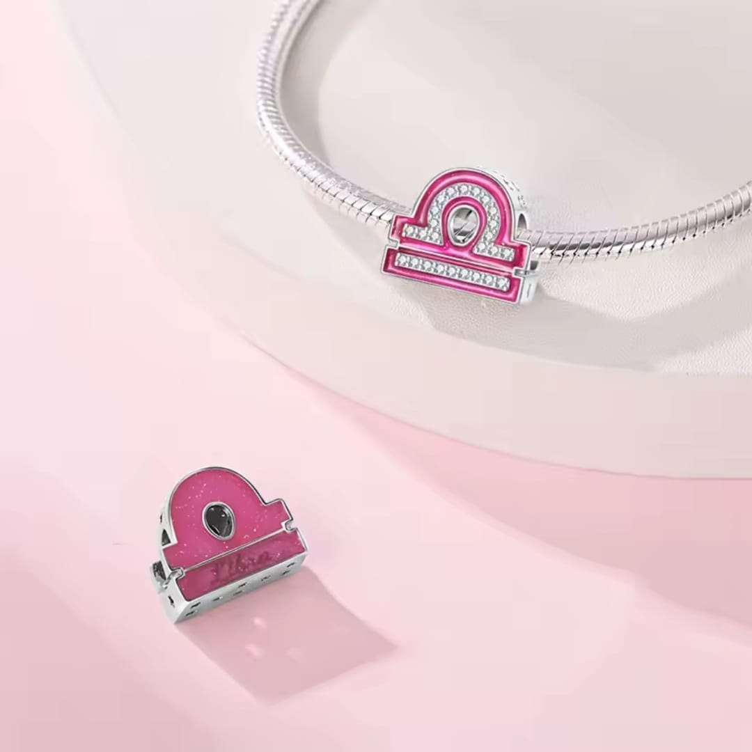 Charms Różowy Znak Zodiaku Waga do Pandory Srebro 925 Symbol Wagi na bransoletce oraz luźny koralik od tyłu z napisem Libra na różowym tle